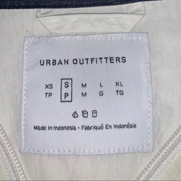 White Retro Windbreaker - Picture 3 of 3